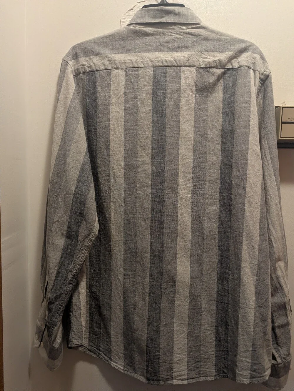 Banana Republic Men's Large Gray Vertical Stripe Long Sleeve Button-Down Shirt